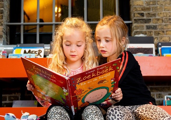 terug naar de bibliotheek op school